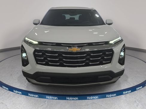 Used 2025 Chevrolet Equinox LT w/ Safety and Technology Package FWD image 3