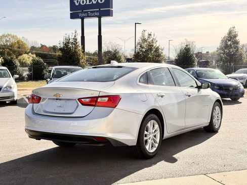 Used 2017 Chevrolet Malibu LT w/ Leather Package image 8