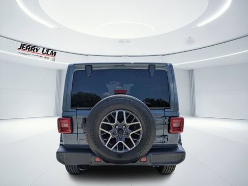 New 2026 Jeep Wrangler Unlimited Sahara AWD/4WD image 4