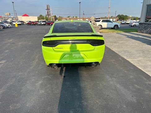 Used 2023 Dodge Charger SXT w/ Blacktop Package RWD image 4
