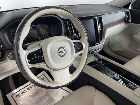 Used 2020 Volvo S60 T6 Momentum image 12