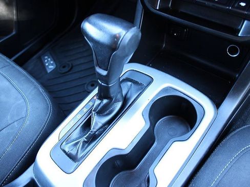Used 2020 Chevrolet Colorado LT RWD image 19