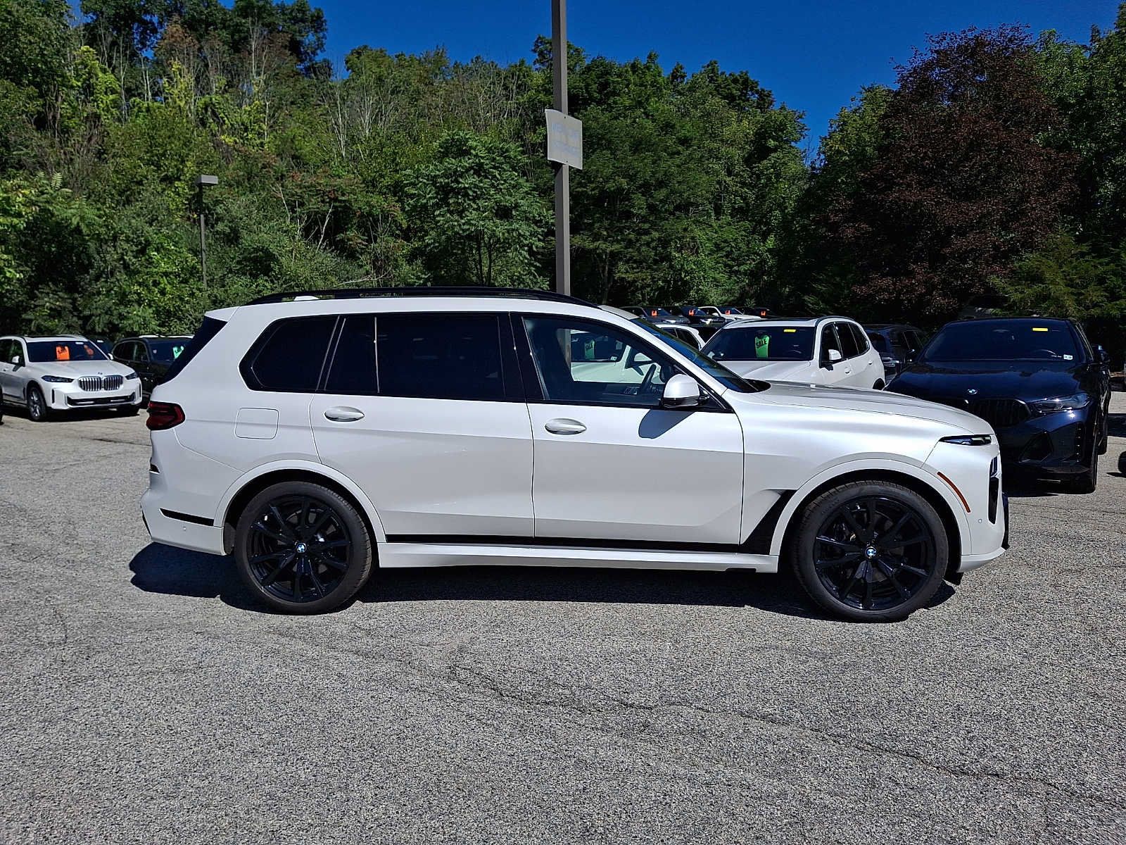 Used 2024 BMW X7 xDrive40i w/ M Sport Package AWD/4WD image 7