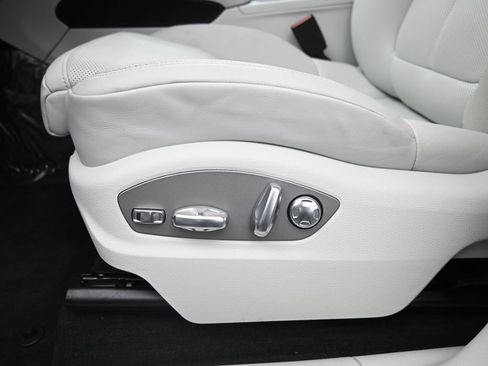 New 2025 Porsche Macan image 13