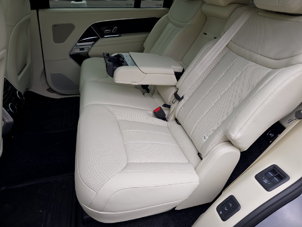 New 2026 Land Rover Range Rover Long Wheelbase SE AWD/4WD image 38