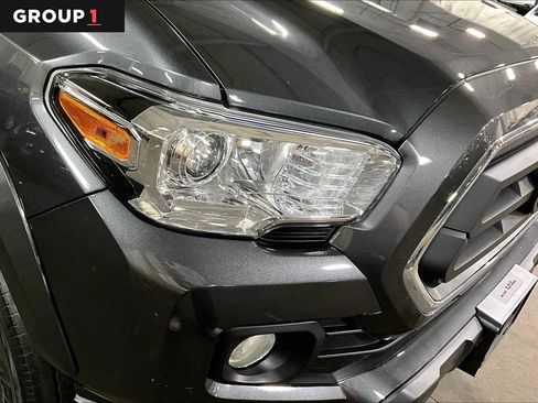 Used 2022 Toyota Tacoma SR5 AWD/4WD image 28