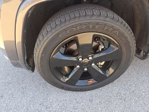Used 2015 Jeep Grand Cherokee Altitude AWD/4WD image 4