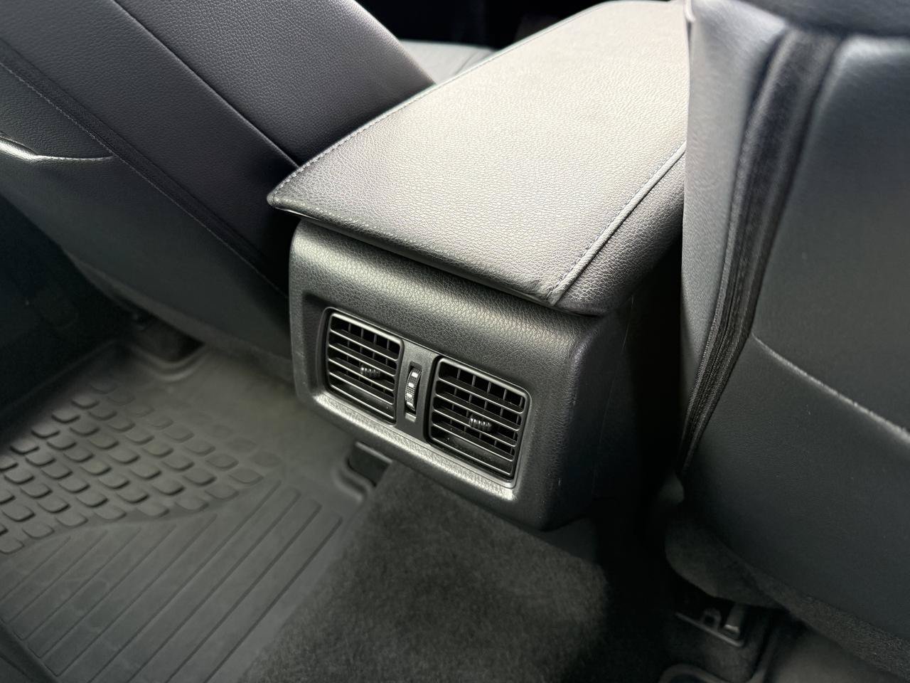 Used 2025 Toyota Camry XSE FWD image 33