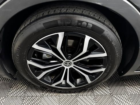 Used 2024 Toyota Crown XLE image 21