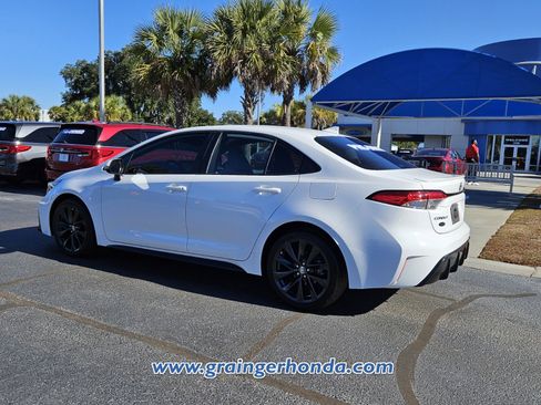 Used 2023 Toyota Corolla SE image 3