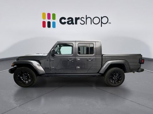 Used 2025 Jeep Gladiator Sport AWD/4WD image 2