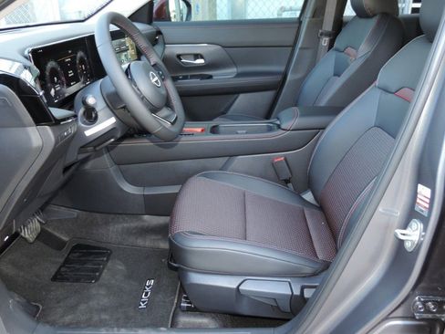 New 2025 Nissan Kicks SR image 17