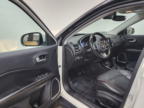 Used 2018 Jeep Compass Limited AWD/4WD image 11