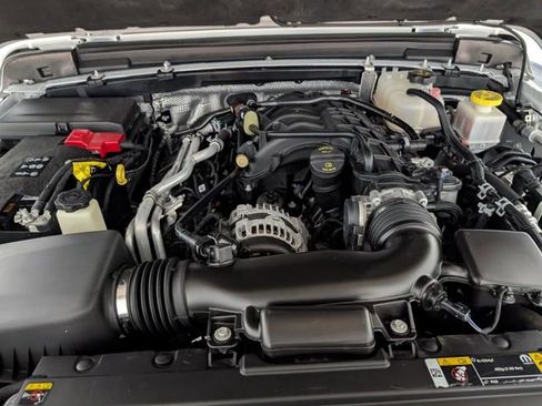 Used 2025 Jeep Gladiator Sport AWD/4WD image 27