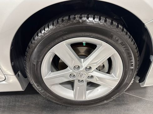 Used 2012 Toyota Camry SE FWD image 14