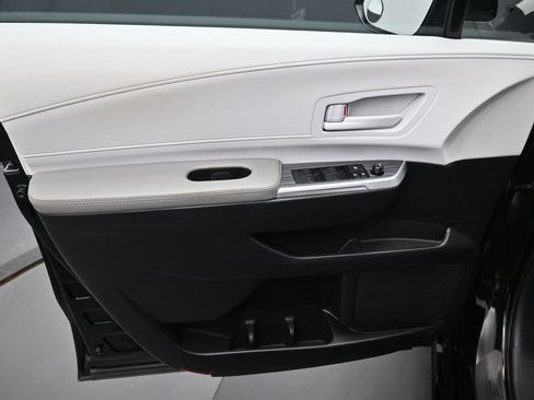 Certified 2025 Toyota Sienna LE w/ LE Plus Package image 11