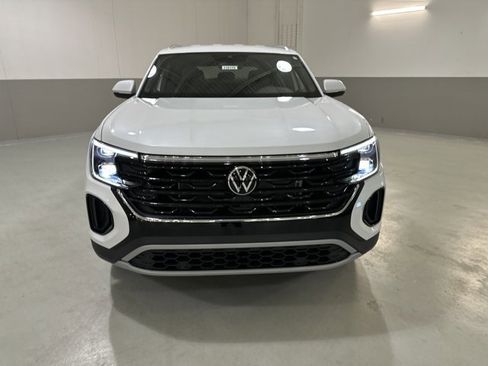 New 2026 Volkswagen Atlas Cross Sport SE AWD/4WD image 2