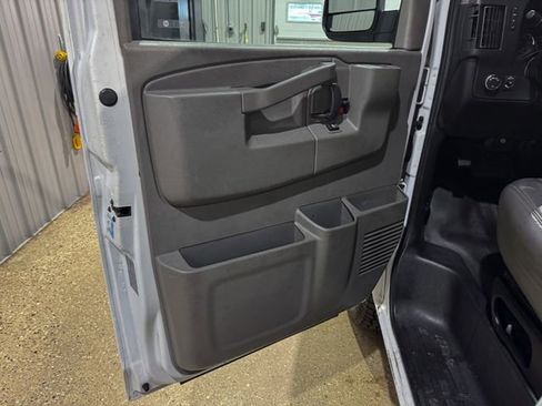 Used 2021 Chevrolet Express 2500 w/ Driver Convenience Package image 10