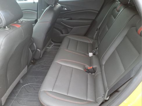 Used 2024 Chevrolet Trax RS w/ Sunroof Package FWD image 6