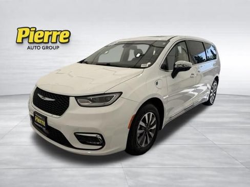 Used 2023 Chrysler Pacifica Limited FWD image 1