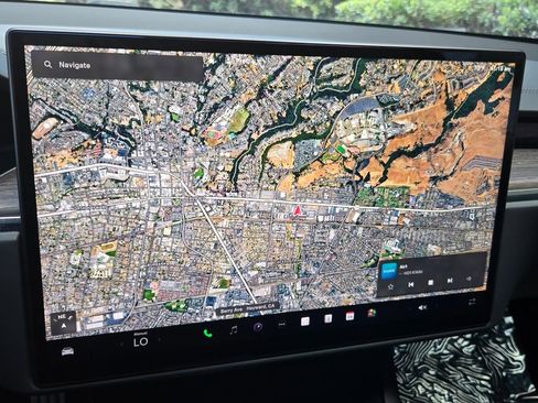 Used 2023 Tesla Model S Standard Range image 17