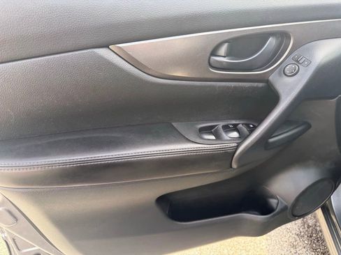 Used 2021 Nissan Rogue Sport S image 19