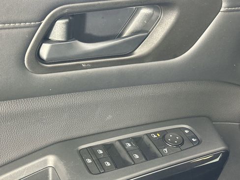 Used 2024 Nissan Pathfinder S FWD image 13