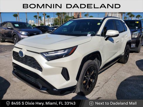 Used 2022 Toyota RAV4 SE image 2