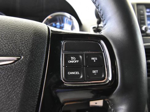 Used 2016 Chrysler Town & Country S image 25