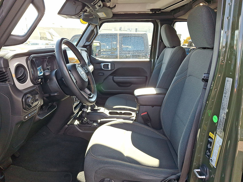 Used 2024 Jeep Wrangler Unlimited w/ Convenience Group AWD/4WD image 17