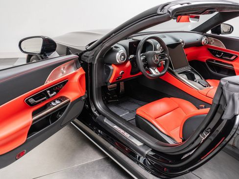 Used 2024 Mercedes-Benz SL 63 AMG 4MATIC image 23