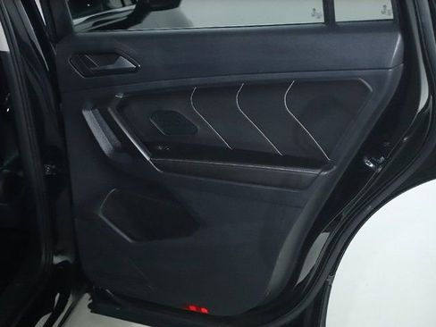 Used 2022 Volkswagen Tiguan SE w/ Panoramic Sunroof Package image 33