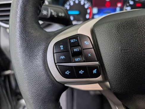 Used 2023 Ford Explorer XLT w/ Equipment Group 202A AWD/4WD image 19