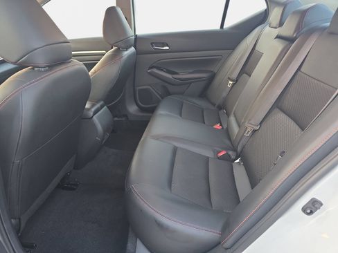 Used 2025 Nissan Altima 2.5 SR FWD image 13