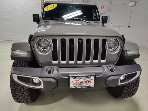 Used 2021 Jeep Gladiator Overland w/ Popular Equipment Package AWD/4WD image 3