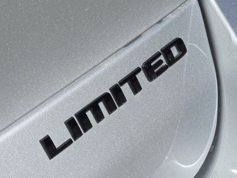 New 2025 Jeep Grand Cherokee L Limited w/ Black Appearance Package image 9