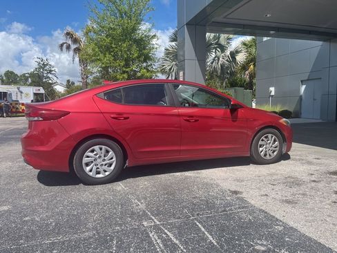 Used 2017 Hyundai Elantra SE image 3