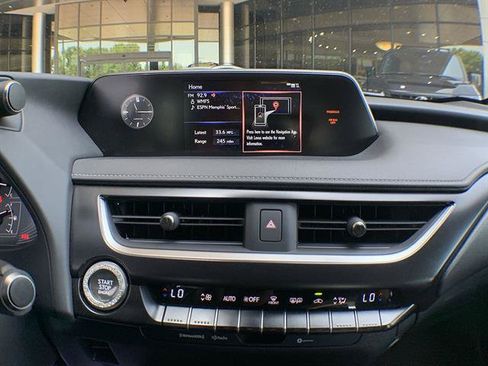 Certified 2022 Lexus UX 200 w/ Accessory Package (Z2) FWD image 16