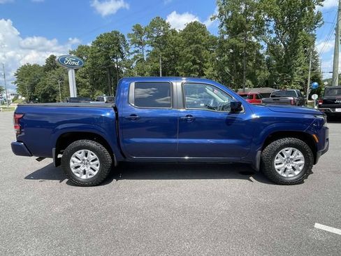 Used 2022 Nissan Frontier SV AWD/4WD image 3