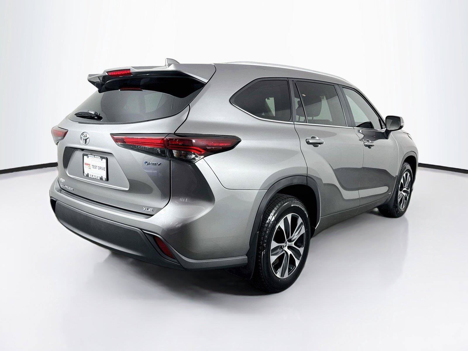 Certified 2026 Toyota Highlander XLE AWD/4WD image 2