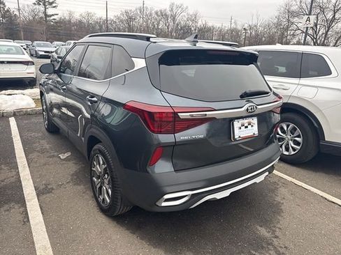 Used 2021 Kia Seltos EX image 3
