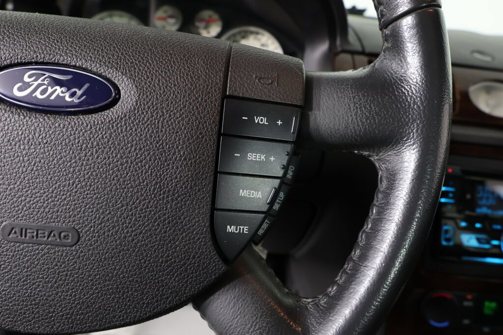 Used 2005 Ford Five Hundred Limited AWD/4WD image 34