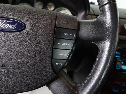 Used 2005 Ford Five Hundred Limited image 34