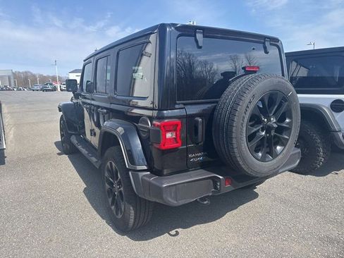 Used 2025 Jeep Wrangler Unlimited Sahara AWD/4WD image 13