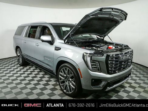 Used 2025 GMC Yukon XL Denali Ultimate w/ LPO, Floor Liner Package AWD/4WD image 39
