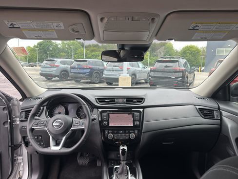 Used 2019 Nissan Rogue SV w/ Premium Package FWD image 28