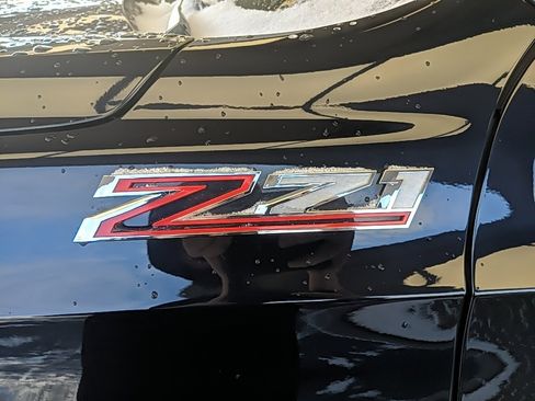 Used 2022 Chevrolet Suburban Z71 w/ Luxury Package image 13