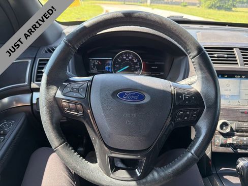 Used 2018 Ford Explorer XLT w/ Equipment Group 202A AWD/4WD image 13