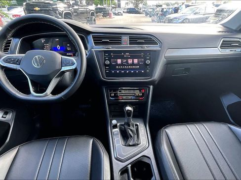Used 2024 Volkswagen Tiguan SE image 15
