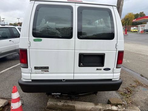 Used 2009 Ford E-350 and Econoline 350 Extended Wagon Super Duty RWD image 6